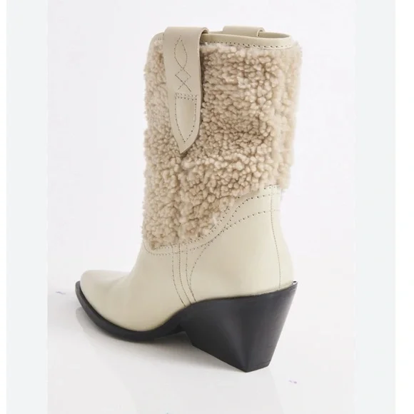 Women's Natural Pitchfork Point
Leather & Shearling Boot
Free People
ARCTIC FOX - Picture 7 of 7